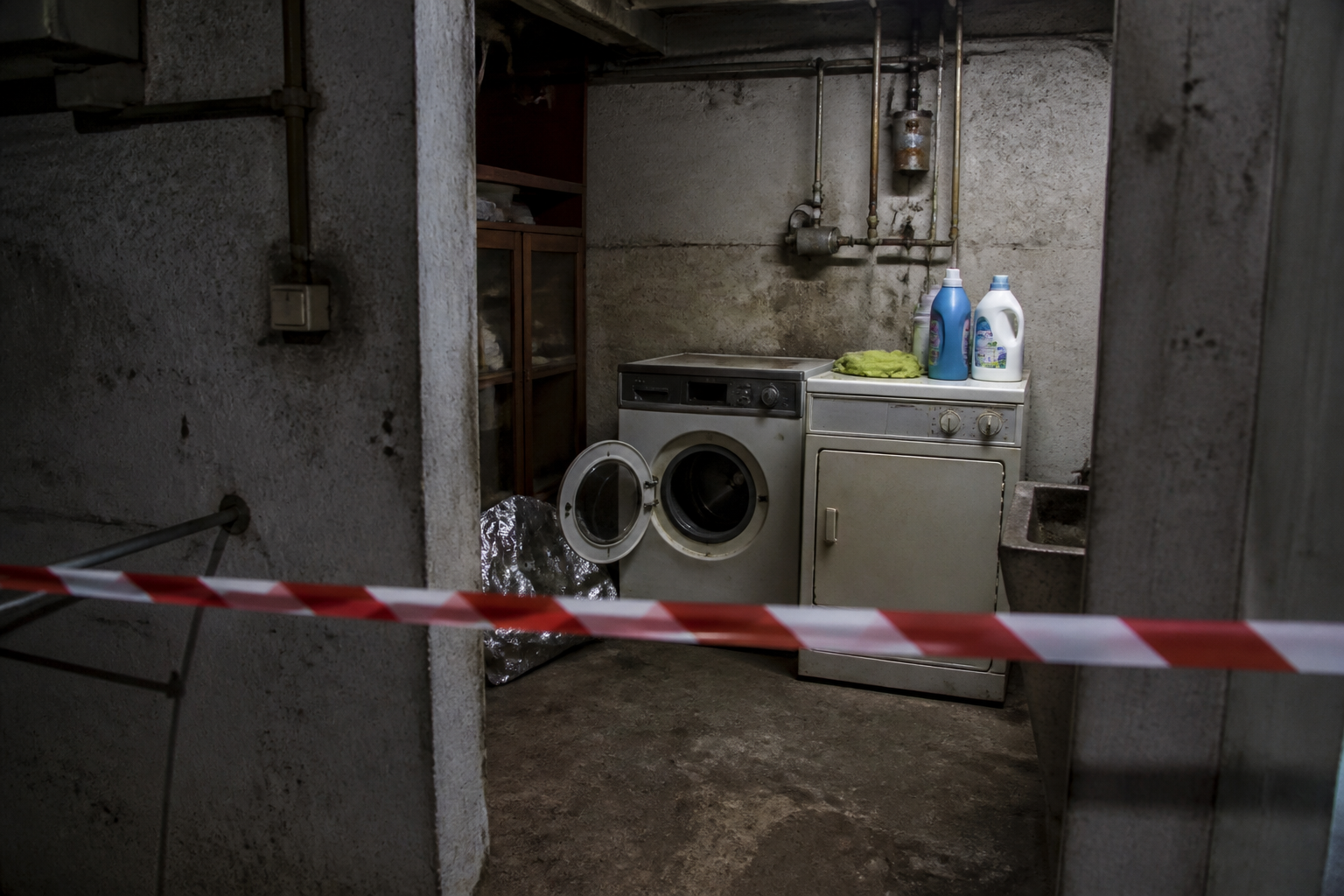Roma, droga nascosta nei lavatoi condominiali: un arresto