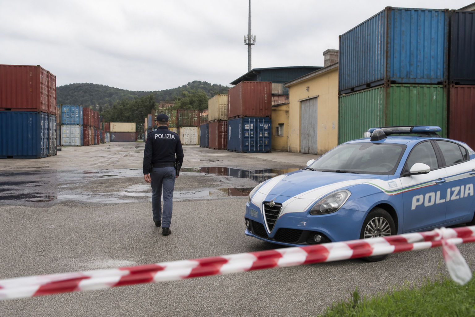 Roma, riciclaggio moto rubate: sequestrati 21 container